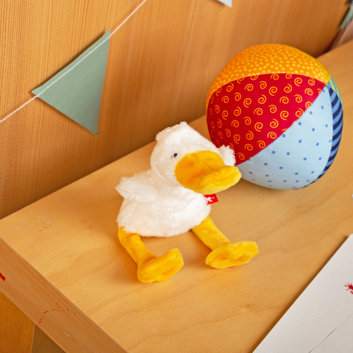 Sigikid Mini Knuffel Eend 14 cm - sfeerbeeld