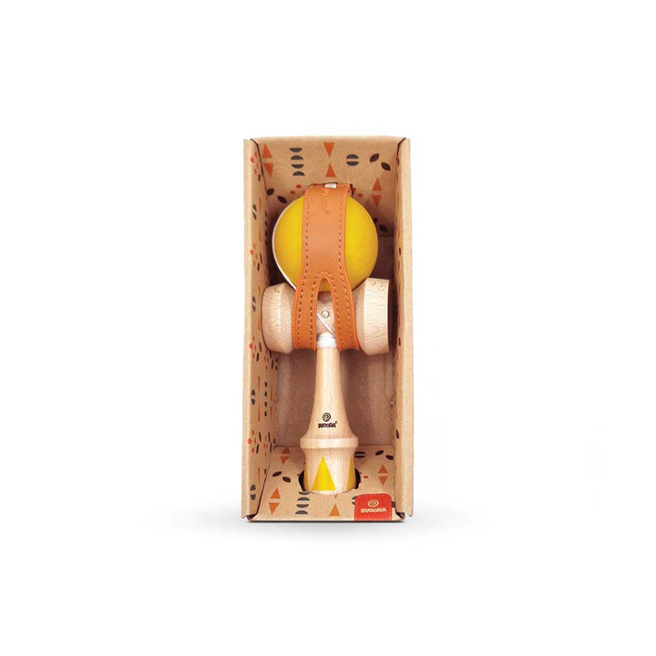 Svoora Kendama GEOM geel in verpakking