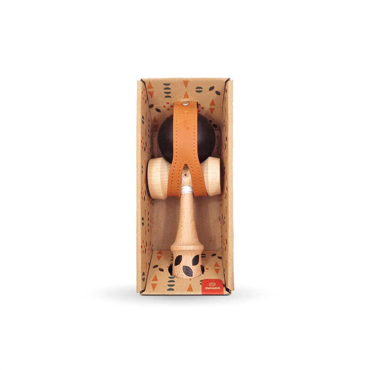Svoora Kendama GEOM zwart in verpakking