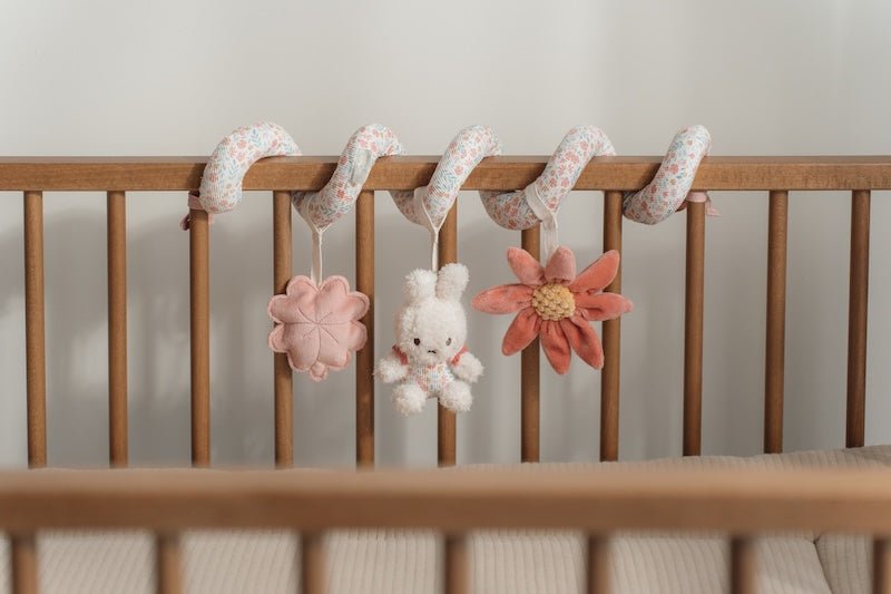 Tiamo | Activiteitenspiraal | Nijntje | Lucky Blossom Pink | 22 cm | 0+ - Kleine Eland