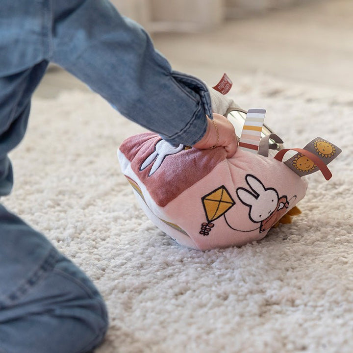 Tiamo | Stoffen Kubus | Activiteitenkubus met rammelaar | Nijntje | Fluffy Pink | 14 cm | 0+ - Kleine Eland