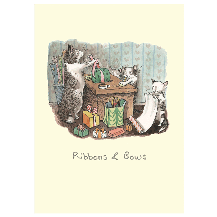Katten pakken cadeautjes in aan een tafel op kerstkaart Ribbons and Bows van Anita Jeram.